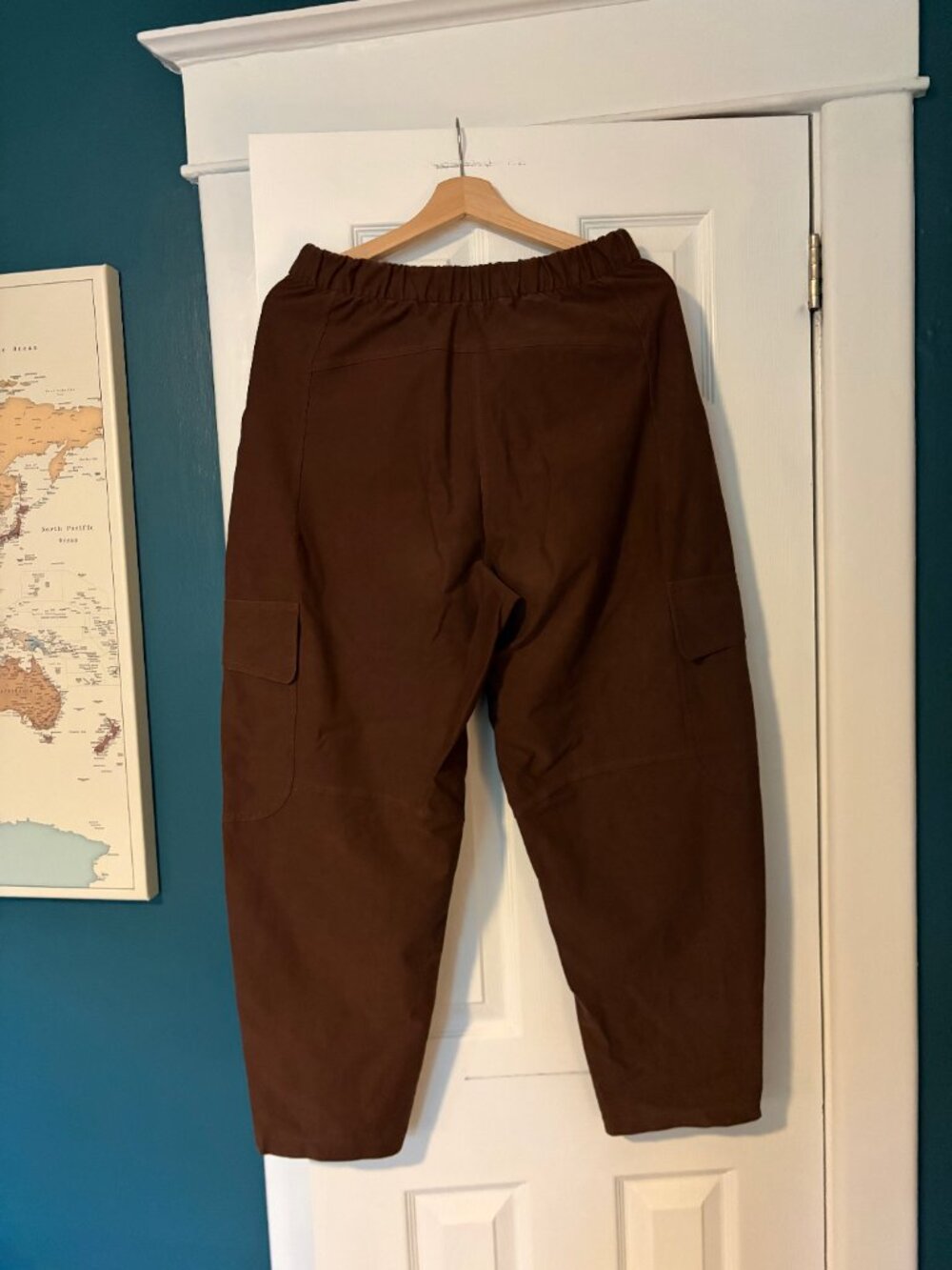 Lululemon Brown Cargo Pant High Rise Relaxed Tapered Elastic Waist Size 28 - Picture 2 of 3
